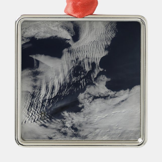 Schiffswellenförmige Wolken im Südindischen Ozean Ornament Aus Metall (Vorne)