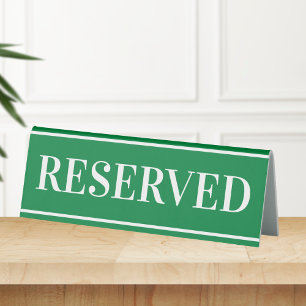 Schild mit grün reservierter Tabelle