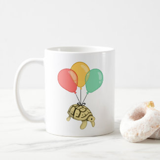 Schildkröte, die an der Ballon-Tasse hängt Kaffeetasse