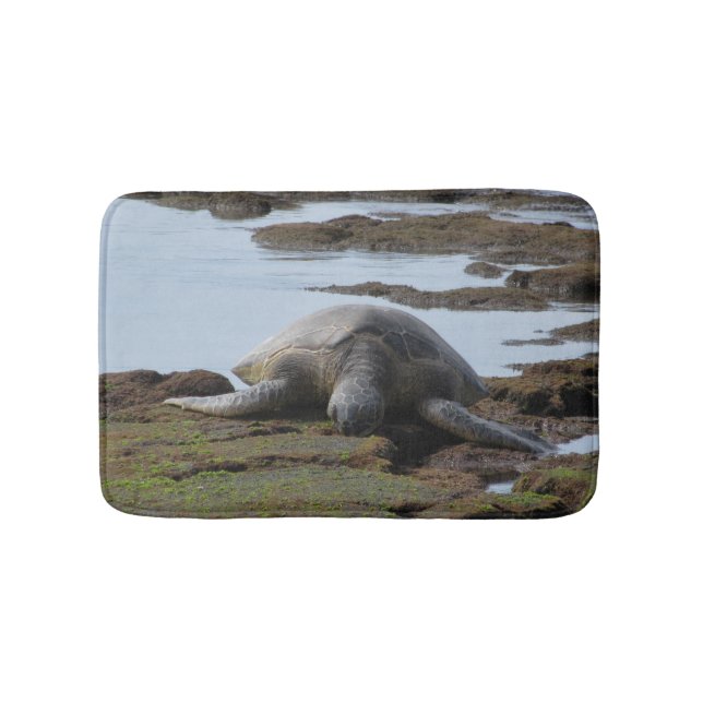 Schildkröte, die auf den Felsen stillsteht Badematte (Vorderseite)