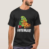 Schildkröte isst Pizza, die ich auf der Ninja-Diät