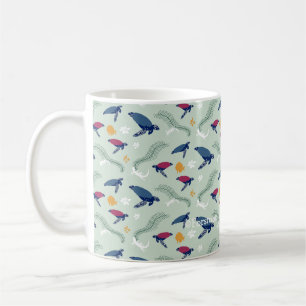 Schildkröte-Schwimmen mit Fischmusterentwurf v2 Kaffeetasse