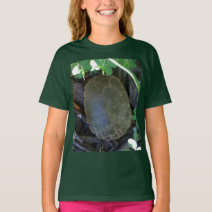 Schildkröte zwischen Grünpflanzen T-Shirt