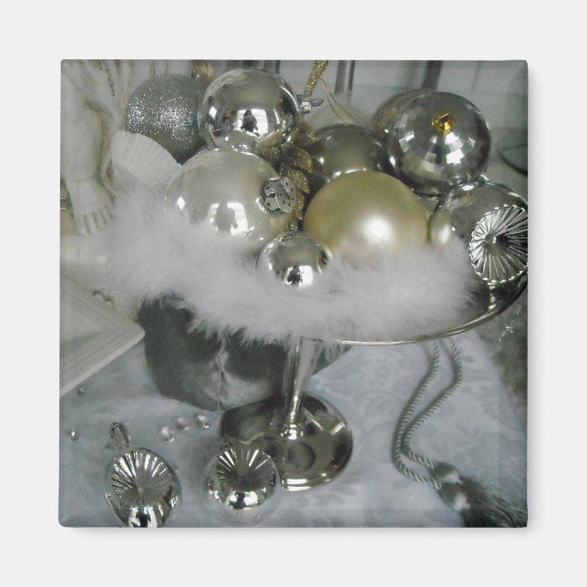 Schimmernde Eleganz Silber und Weiß Dekorationen Magnet (Vorne)
