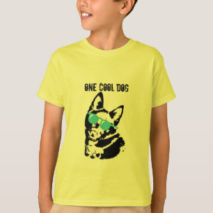 Schipperke Hund mit Sonnenbrille T-Shirt