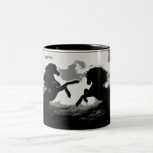 Schlacht bei den Pferden - Pferde Kunst Zweifarbige Tasse