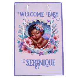 Schlafen Ethnic Baby Girl in Seashell Pastel Mittlere Geschenktüte