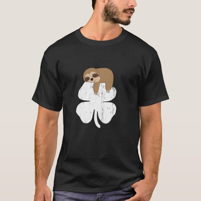 Schlafen im Kleeblatt St Patrick S Day Spirit T-Shirt (Vorderseite)