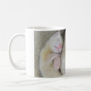 Schlafende Mama- und Babyfrettchen-Tasse Kaffeetasse