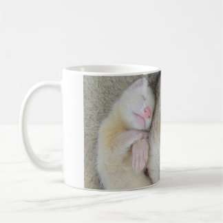 Schlafende Mama- und Babyfrettchen-Tasse Kaffeetasse