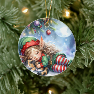 Schlafender Weihnachtself mit dreifarbigem Kätzche Keramik Ornament