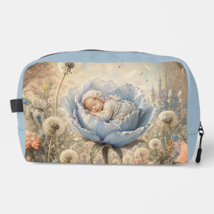 Schlafendes Baby in blauem Blumen-Baby  Waschbeutel