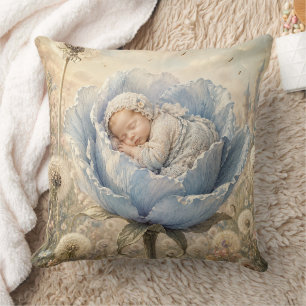 Schlafendes Baby in blauer Blume Kissen