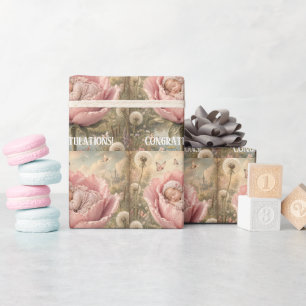 Schlafendes Baby in rosa Blume Herzlichen Glückwun Geschenkpapier
