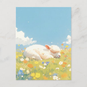 Schlafendes weißes Baby-Alpaka auf einer Wildblume Postkarte
