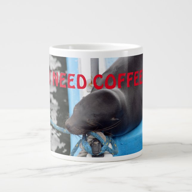 Schläfenmeerkleidung braucht Kaffee! Jumbo-Tasse (Vorderseite)