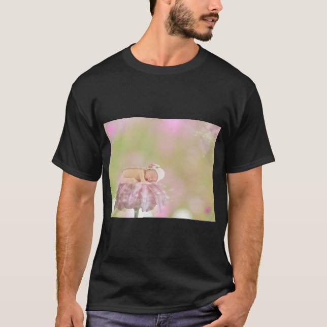 Schlafkind auf einer Blume T-Shirt (Vorderseite)