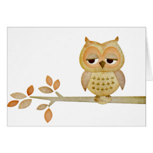 Schläfrige Eule im Baum