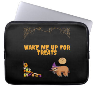 Schläfriger Faultier bereit für Halloween-Leckerei Laptopschutzhülle