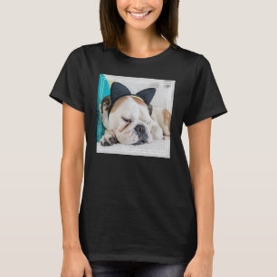 Schläfriger Hund Getty Bild-  mit Katzen-Stirnban T-Shirt