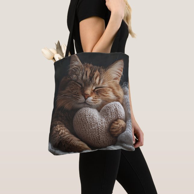 SCHLAFTABBYKATTE MIT HERZGESTATTETER PILLOW TASCHE (Von Nahem)