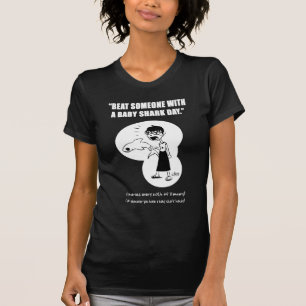 Schlag jemand mit einem Baby-Haifisch-Shirt T-Shirt