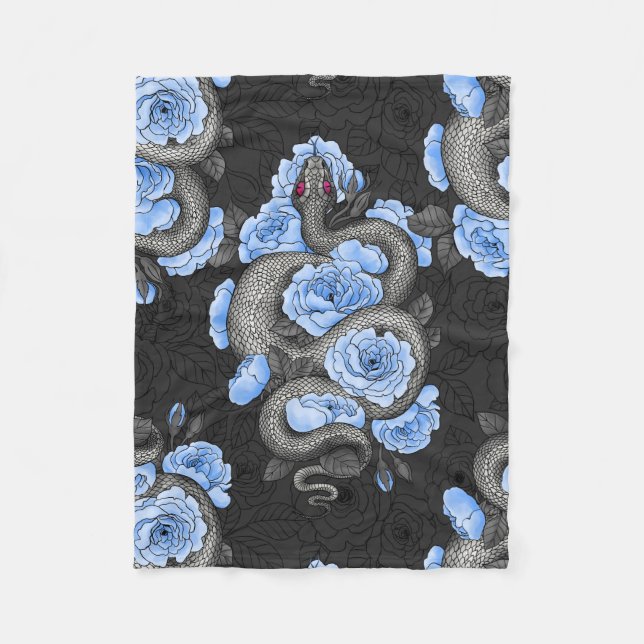 Schlangen und blaue Rose Fleecedecke (Vorderseite)