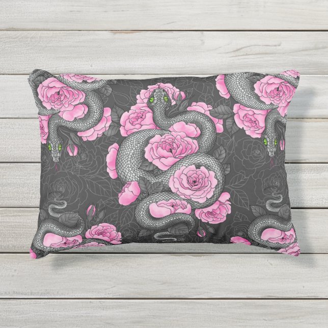 Schlangen und rosa Rosen Kissen Für Draußen (Vorderseite)
