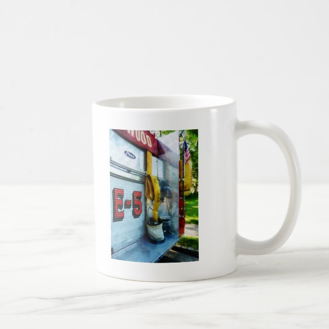Schlauch in Eimer auf Feuerzug Kaffeetasse (Rechts)