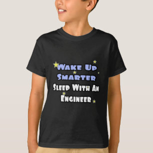 Schlauer geweckt...Schlaf mit einem Ingenieur T-Shirt