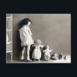 schlecht postkarte<br><div class="desc">Das ist unsere Geschichte,  und wir halten daran fest. Vintage Postkarte eines kleinen Mädchens und ihrer fünf Puppen,  alle gegen die Wand,  weil sie schlecht waren.</div>
