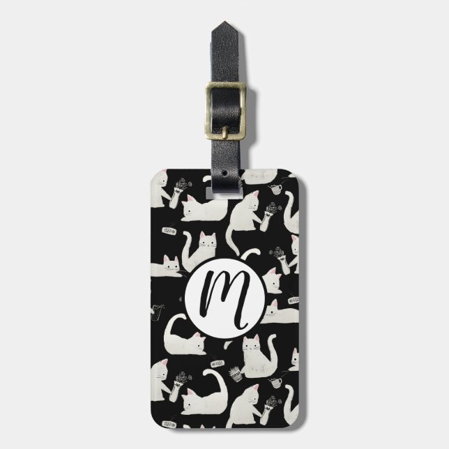 Schlechte Katzen klopfen vorbei, weiße Katzen auf  Gepäckanhänger (Vorderseite vertikal)