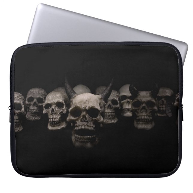 Schlechte Schädel Laptopschutzhülle (Vorderseite)