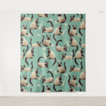 Schlechte siamesische Katzen klopfen über