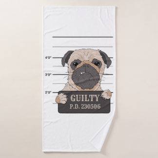 schlechter Mops Welpenhund schuldig Mugshot Gefäng Badehandtuch