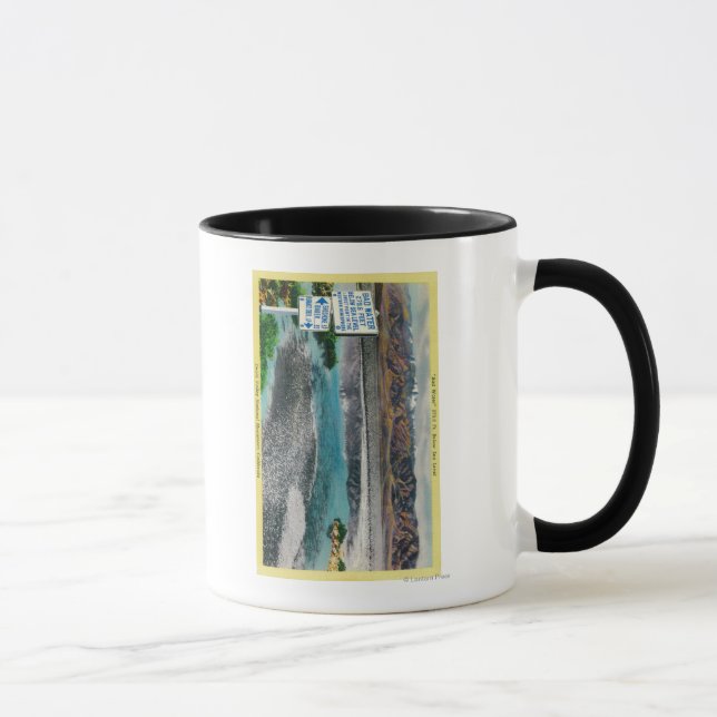 Schlechtes Wasser im Death Valley Nationaldenkmal Tasse (Rechts)