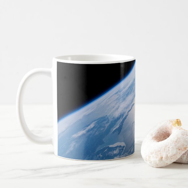 Schlendern Sie vor dem Golf von St. Lawrence in Ka Kaffeetasse (Mit Donut)