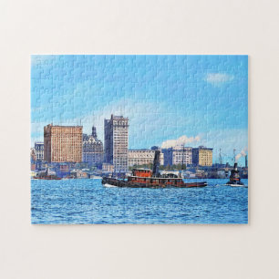 Schlepper in der Nähe der Skyline von New York Cit