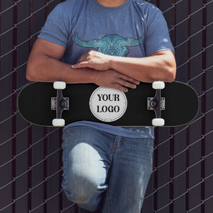 Schlicht, modern, poliert und anpassbar. skateboard