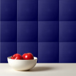 Schlichte Farbe Mitternachtsblau Fliese<br><div class="desc">Schlichte Farbe Mitternachtsblau Design.</div>