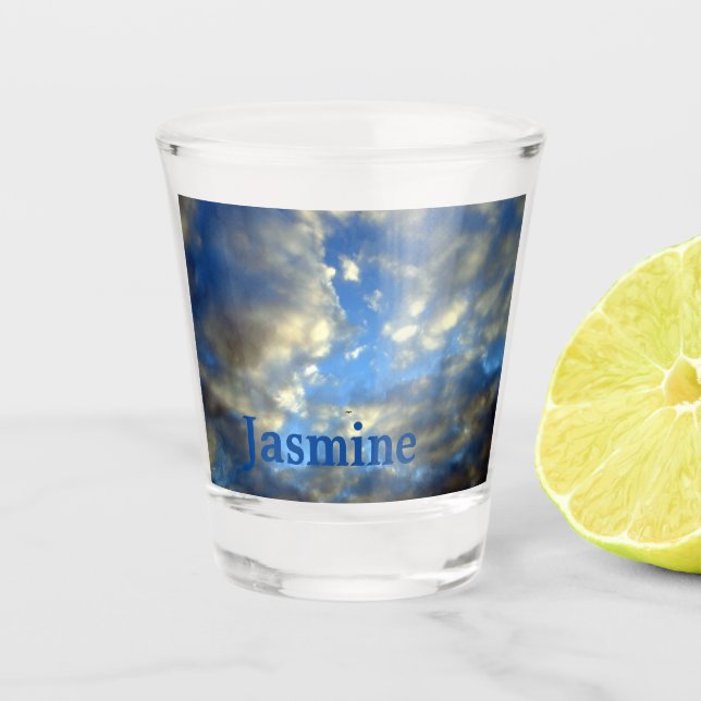 Schlichte handgeschriebene Eigenname Blue Sky Clou Schnapsglas (Vorderseite)