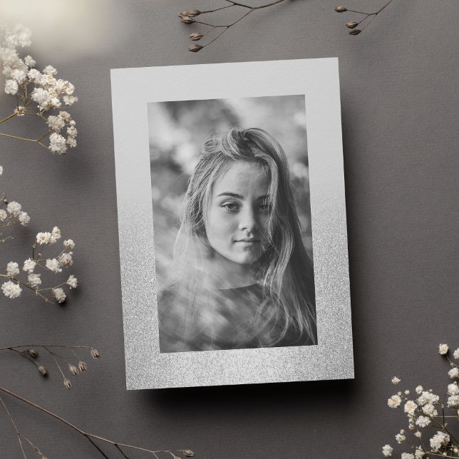Schlichte silberne Glitzer ombre Foto Sweet 16 Einladung (Simple chic silver glitter ombre Photo Sweet 16)
