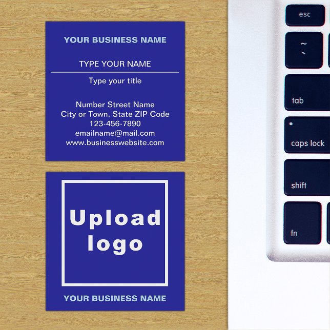 Schlichte Texte Design auf der Vorderseite von Bla Quadratische Visitenkarte (The front and back of the blue square business card)
