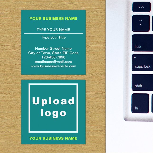 Schlichte Texterstellung auf der Vorderseite des A Quadratische Visitenkarte (The front and back of the teal green square business card)