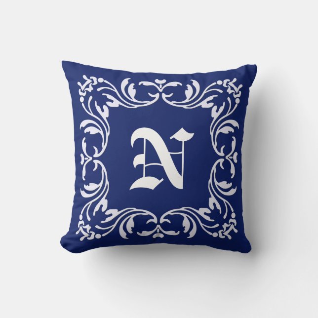 Schlichter blauer Hintergrund | Damask Monogram Kissen (Vorderseite)