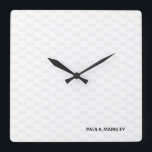 Schlichtes, grau-modernes Monogramm-Muster Quadratische Wanduhr<br><div class="desc">Minimalistisch, schlicht, beruflich und einfach mit einem massiv weiß grauen Monogramm gemustertem Hintergrund. Reinigen Sie schwarze Sans-Serif-Schriftart-Buchstaben für Ihren Text.</div>