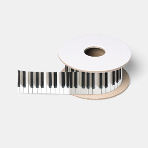 schlichtes Piano in Schwarzweiß Satinband