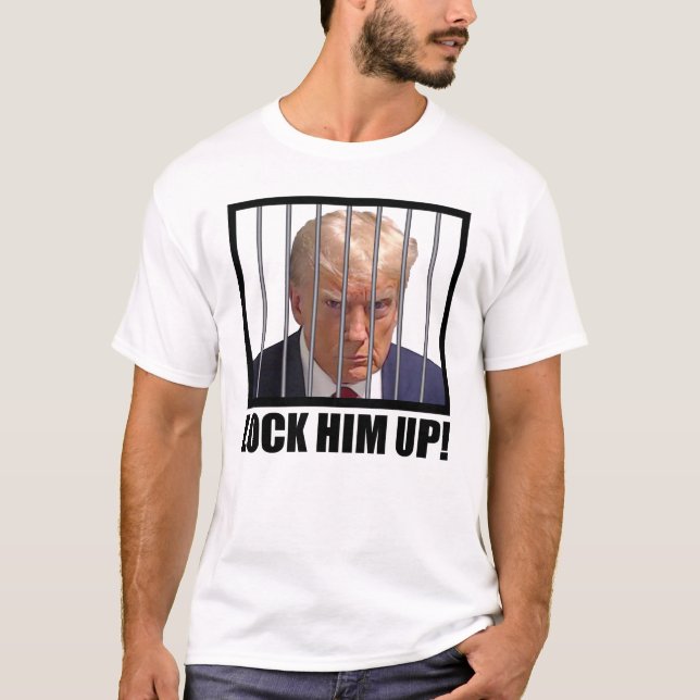 Schließ ihn auf! Trump Mugshot T-Shirt (Vorderseite)