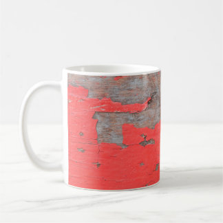 Schließen Sie alte und schälende lackierte Holzpla Kaffeetasse