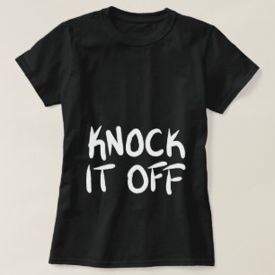 Schließen Sie den T - Shirt ab.